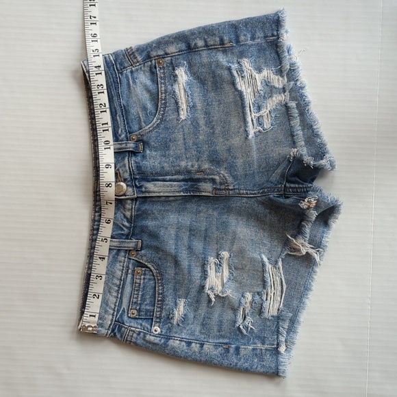 AEO Distressed Tom Girl Shortie Ripped Distressed Frayed Jean Shorts 2 Blue - Picture 13 of 15